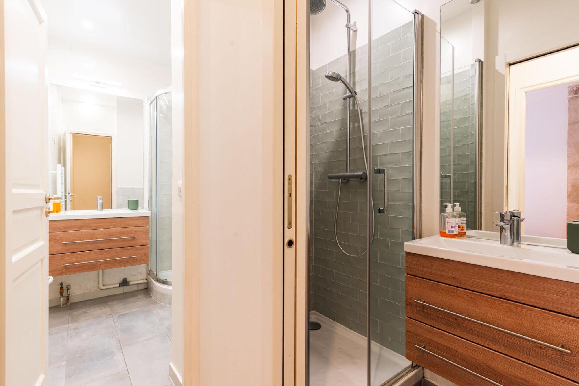 Appartement Loft 4 Bedroom Montmartre Pigalle Ac By Lcc Agency *